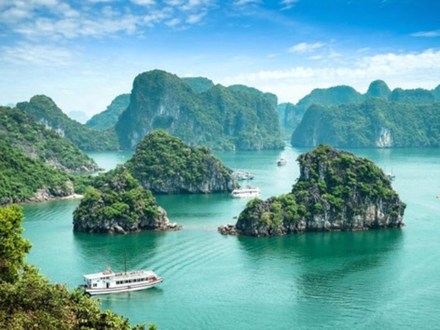 Vịnh Hạ Long là một trong những điểm đến nổi tiếng nhất của Việt Nam. (Ảnh: iStock)